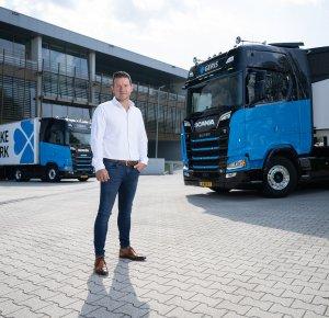 Twee Scania 660S V8 trekkers voor Geris Dairy Solutions 