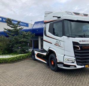 VAN BAKEL TRANSPORTEN MAAKT VAN DAF NGD XF EEN EXTRA ‘STOERE’ CREATIE MET EIGEN HUISSTIJL