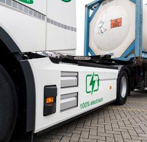 Primeur: eerste Volvo FH Aero Electric met ADR ATgoedkeuring voor JGT